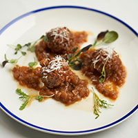 A plate with meatballs