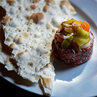 steak with pita bread